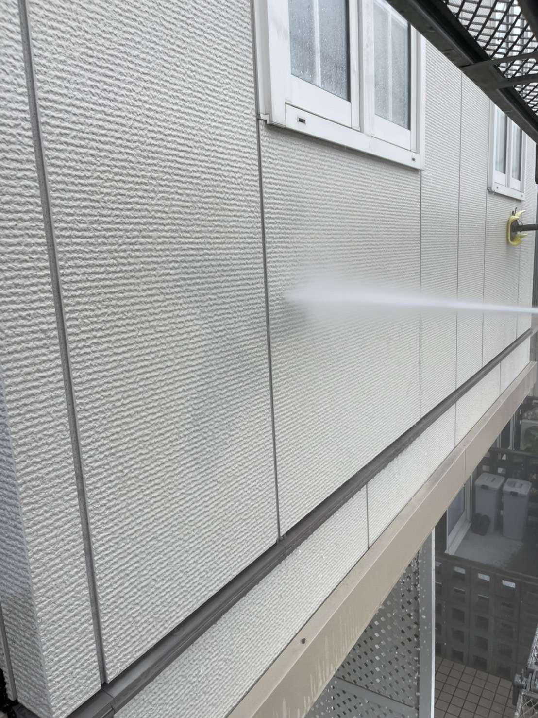 愛知県小牧市Wアパートの外壁塗装工事が始まりました😄✨